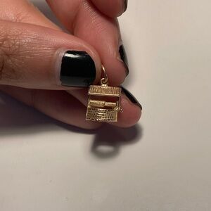 VINTAGE SOLID GOLD WISHING WELL CHARM
